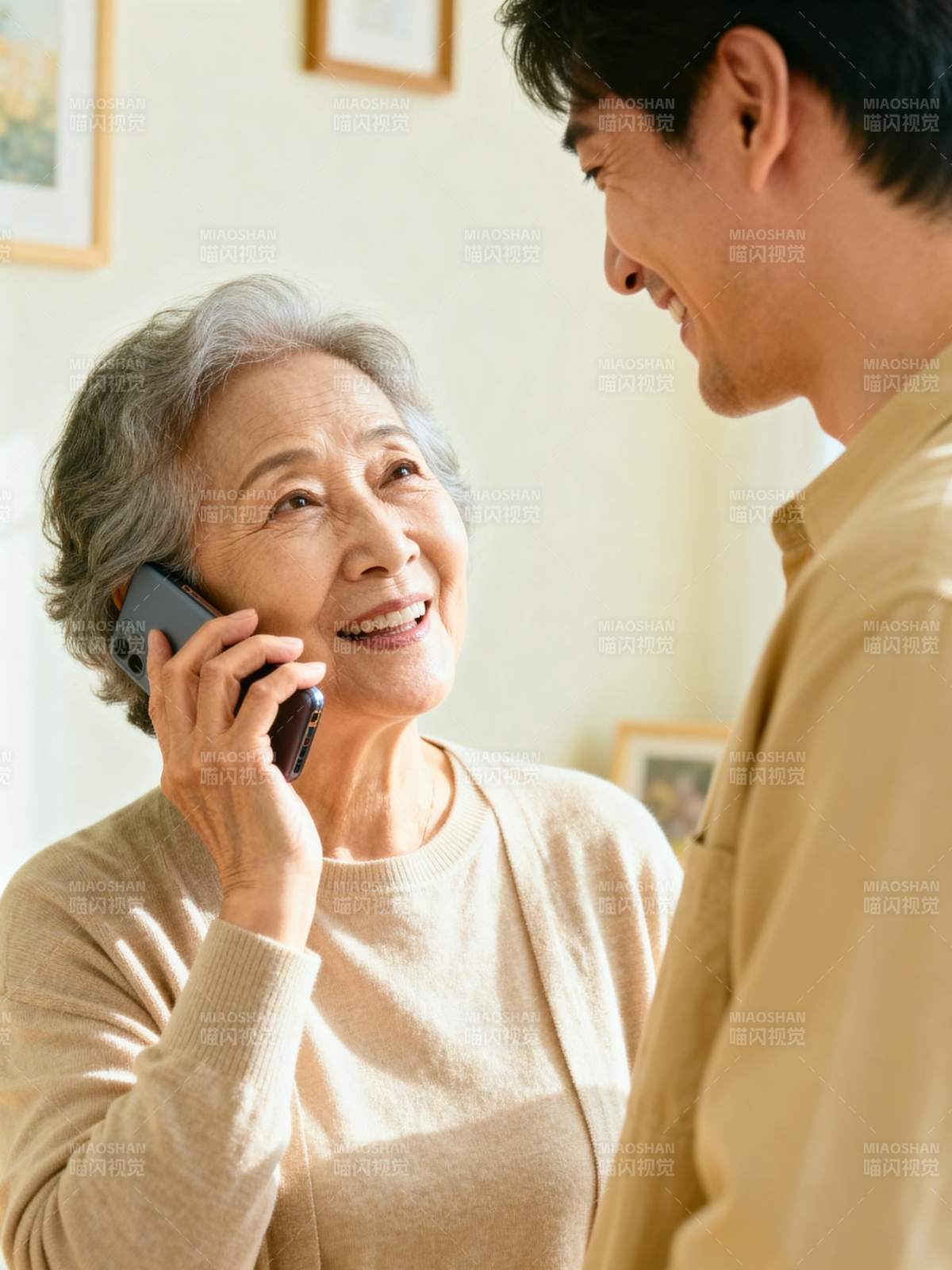 温馨通话瞬间图片