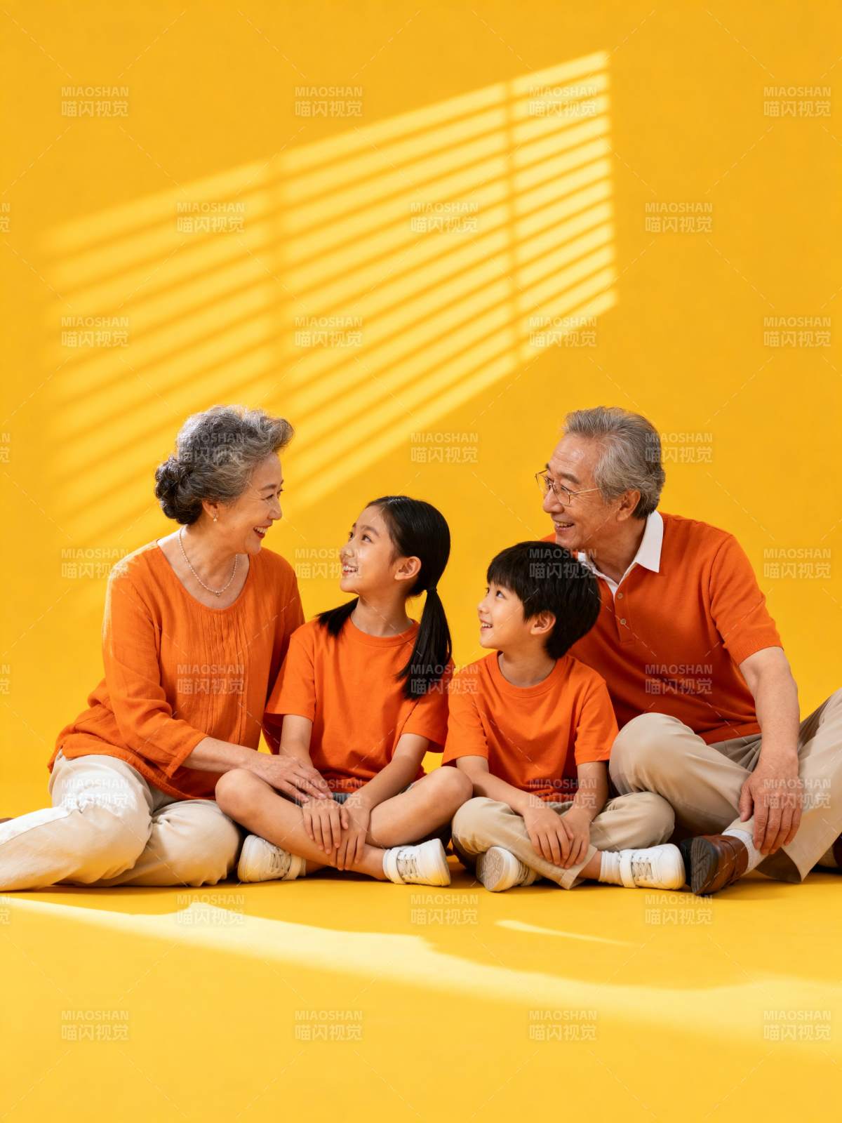 温馨一家四口合影图片