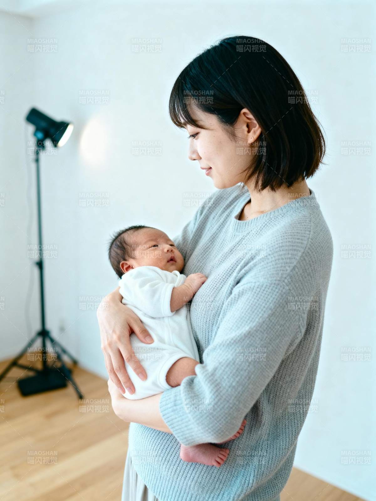 母爱如初 温柔相拥图片