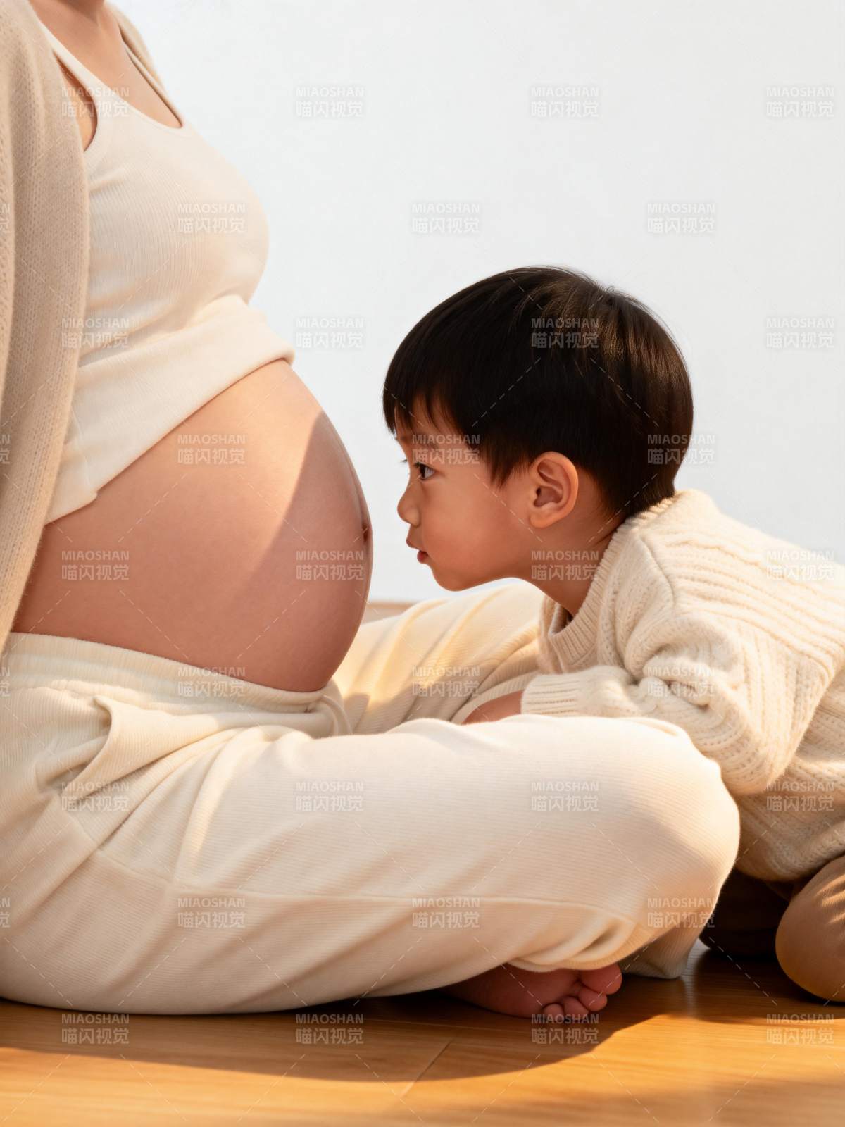 母爱初现 温馨时刻图片