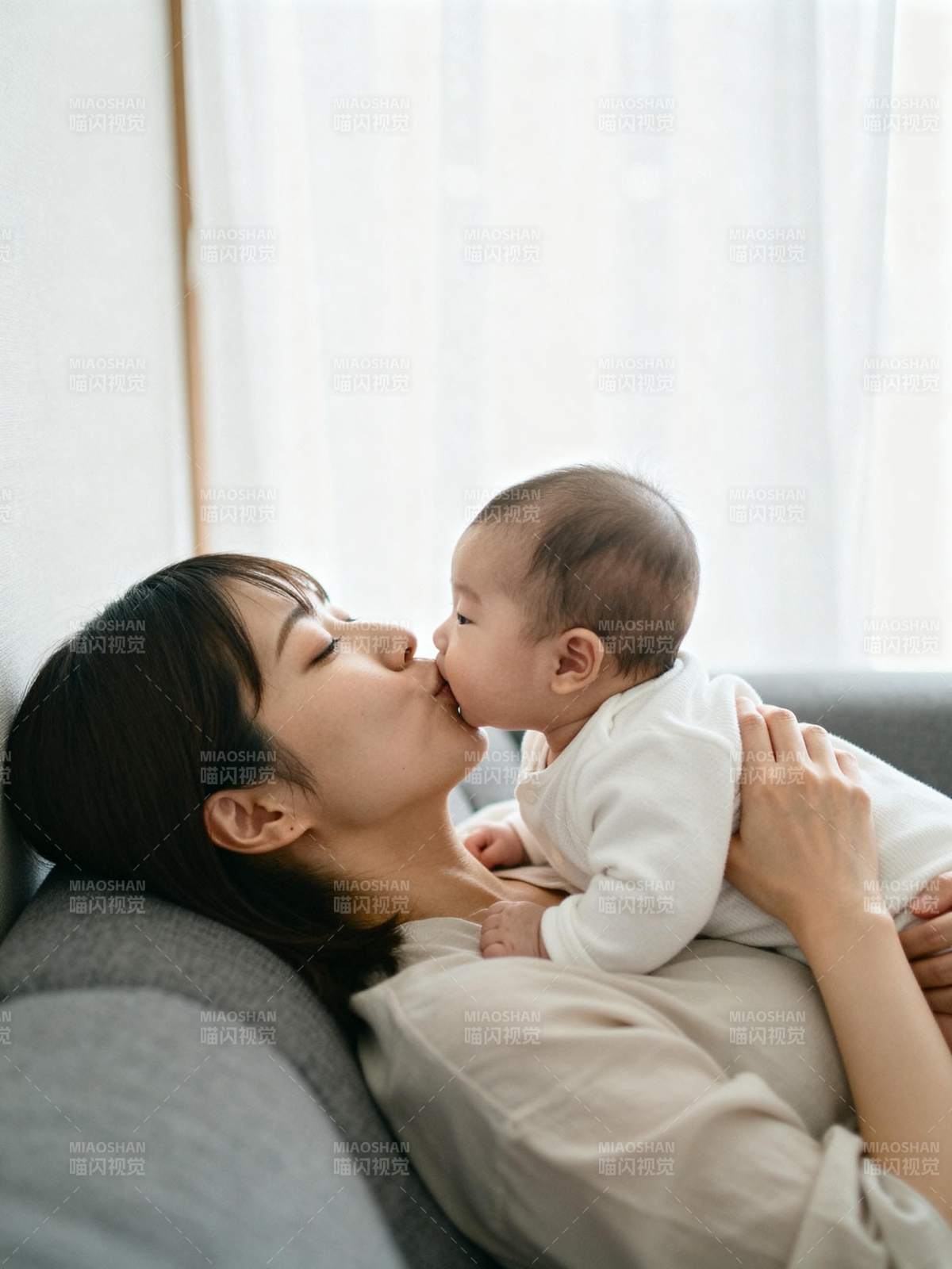 母爱温馨瞬间图片