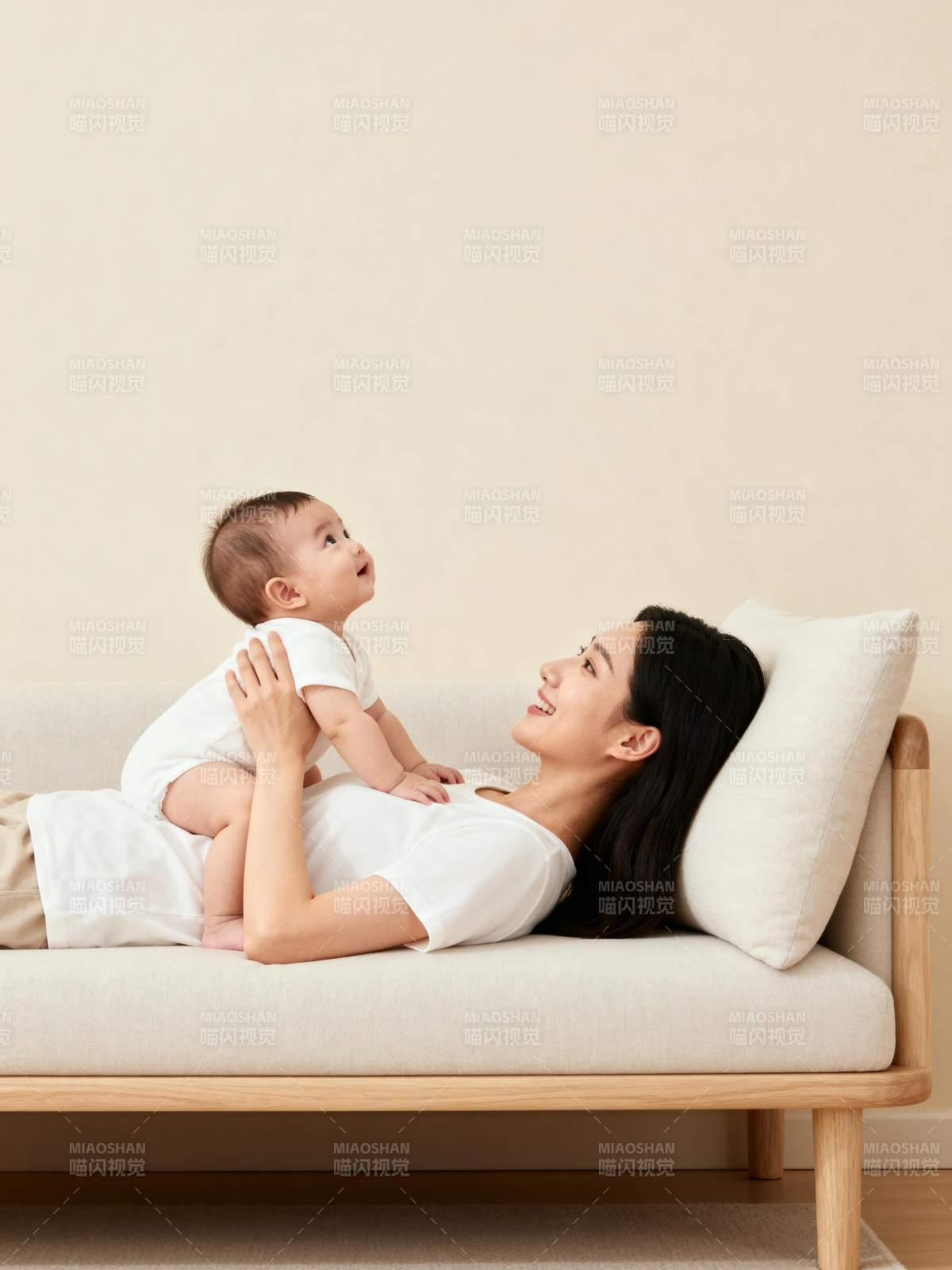 母子温馨时光图片