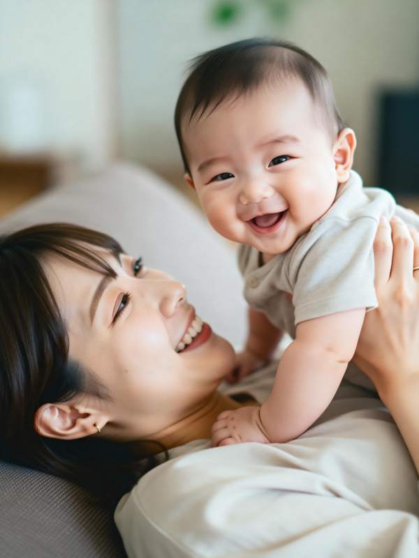 母子欢笑时光图片