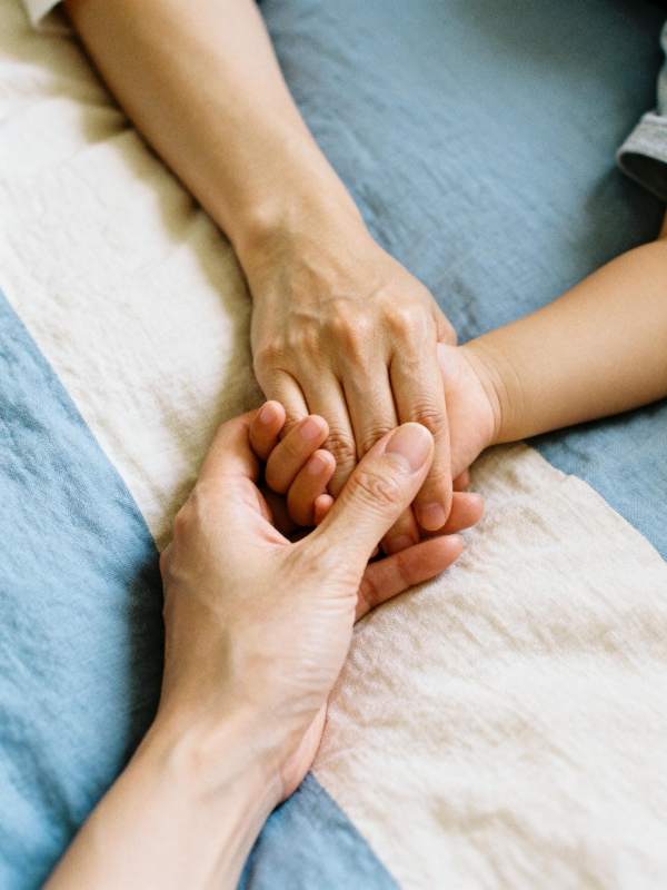 牵手的温暖瞬间图片