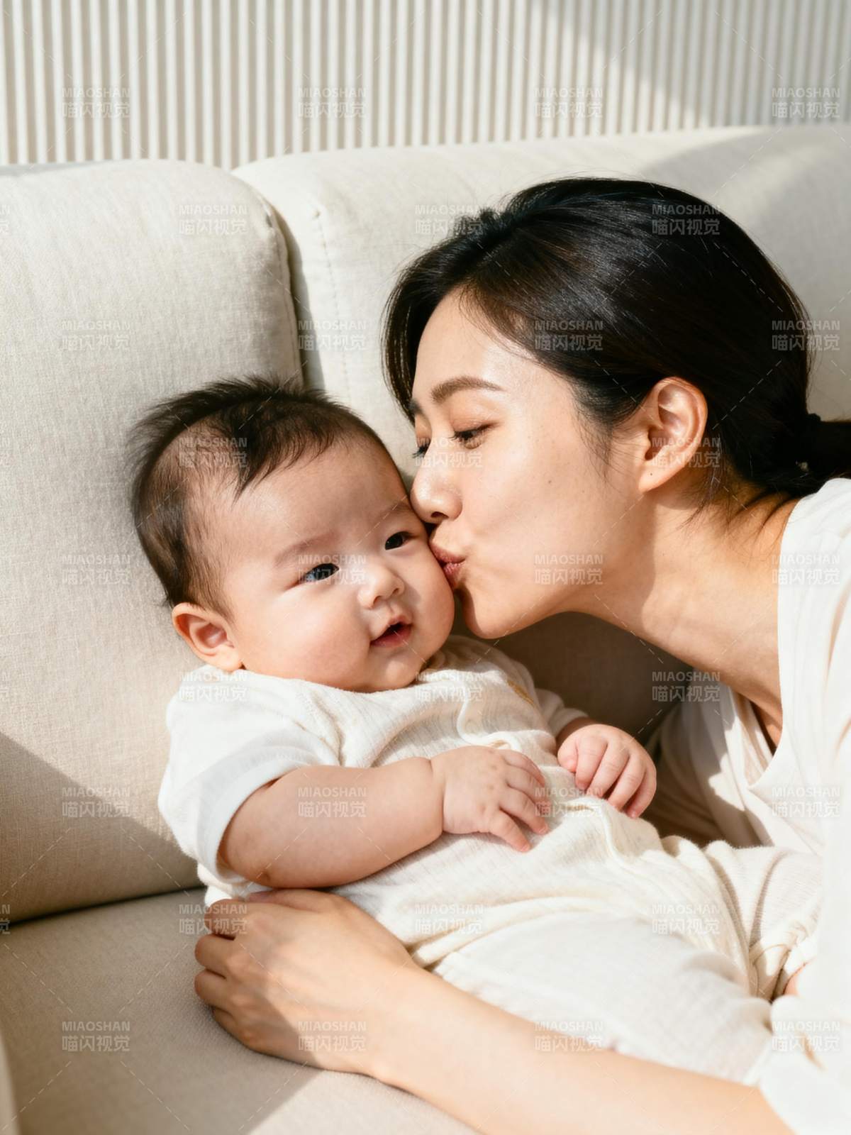 母爱温馨瞬间图片