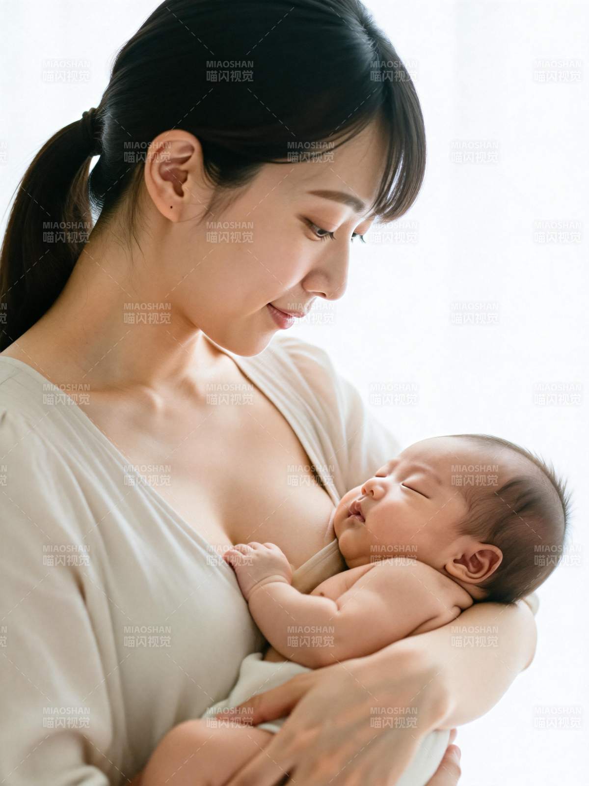 母爱如初 温馨相伴图片