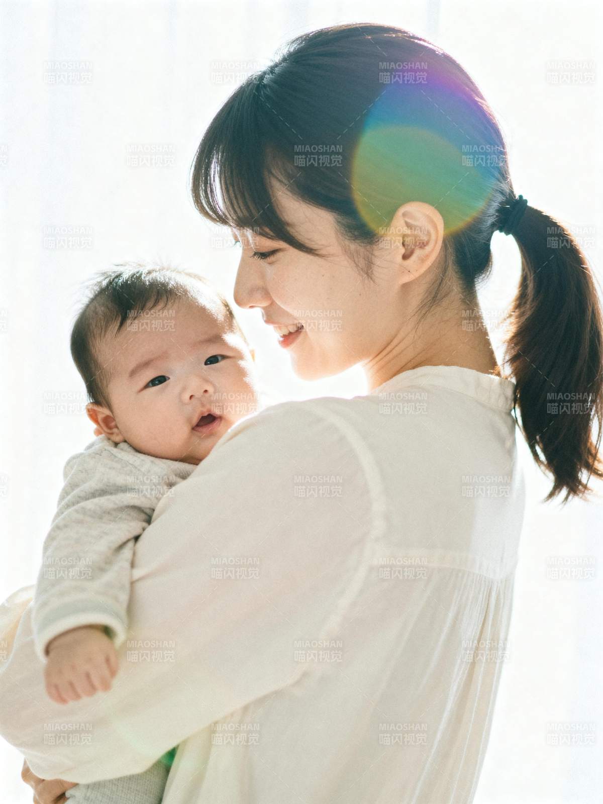 母爱如光 温暖相伴图片