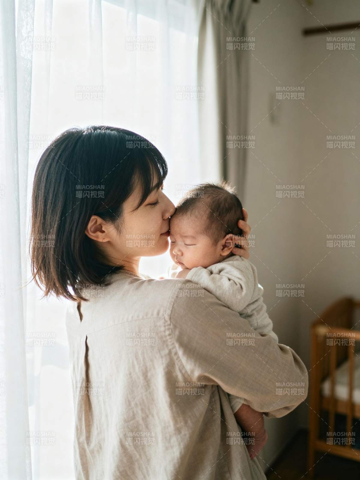 母爱如光 温柔守护图片