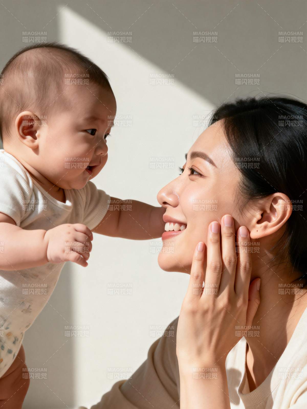 母子温馨时光图片