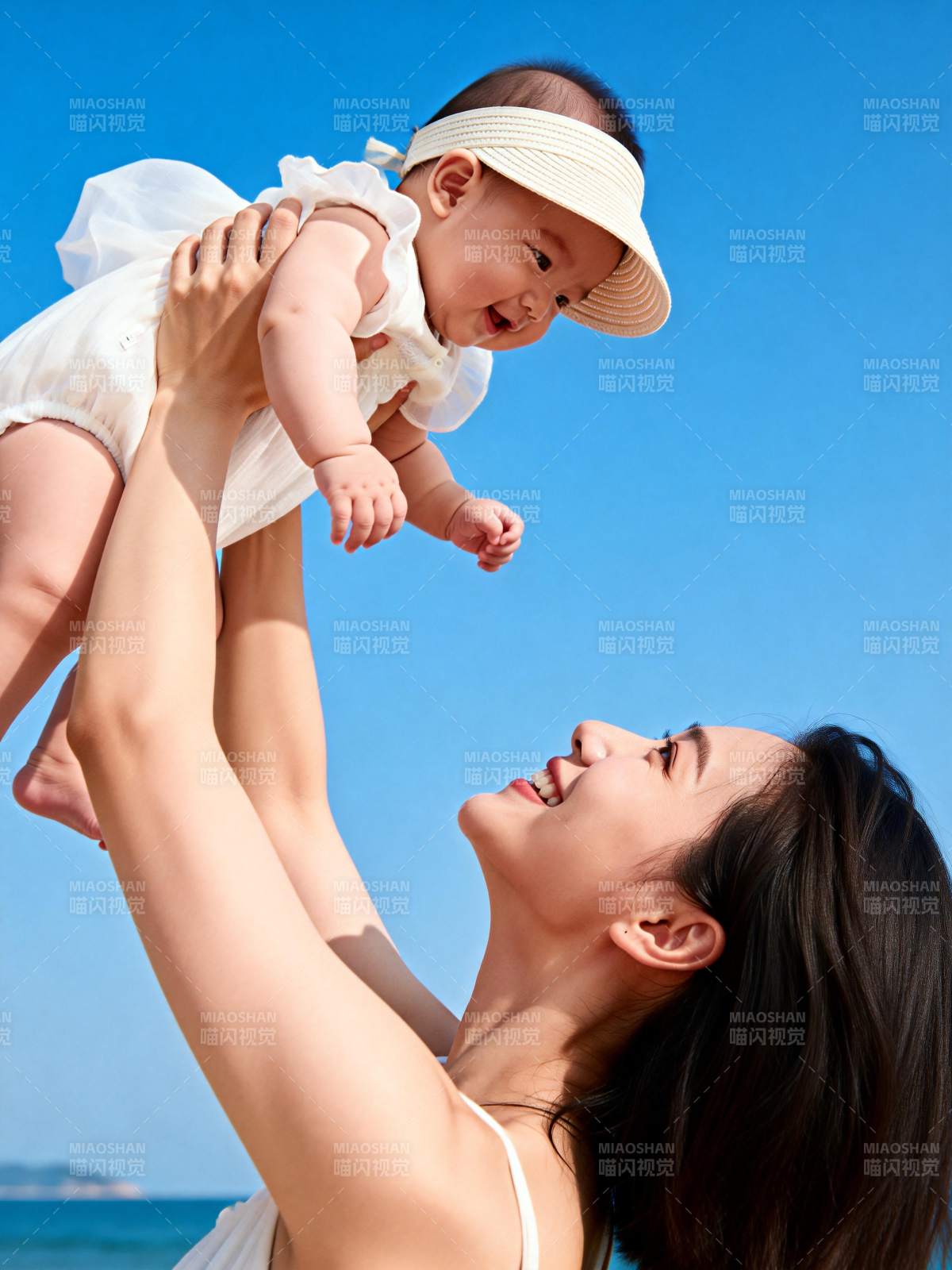 母爱如海 笑迎阳光图片