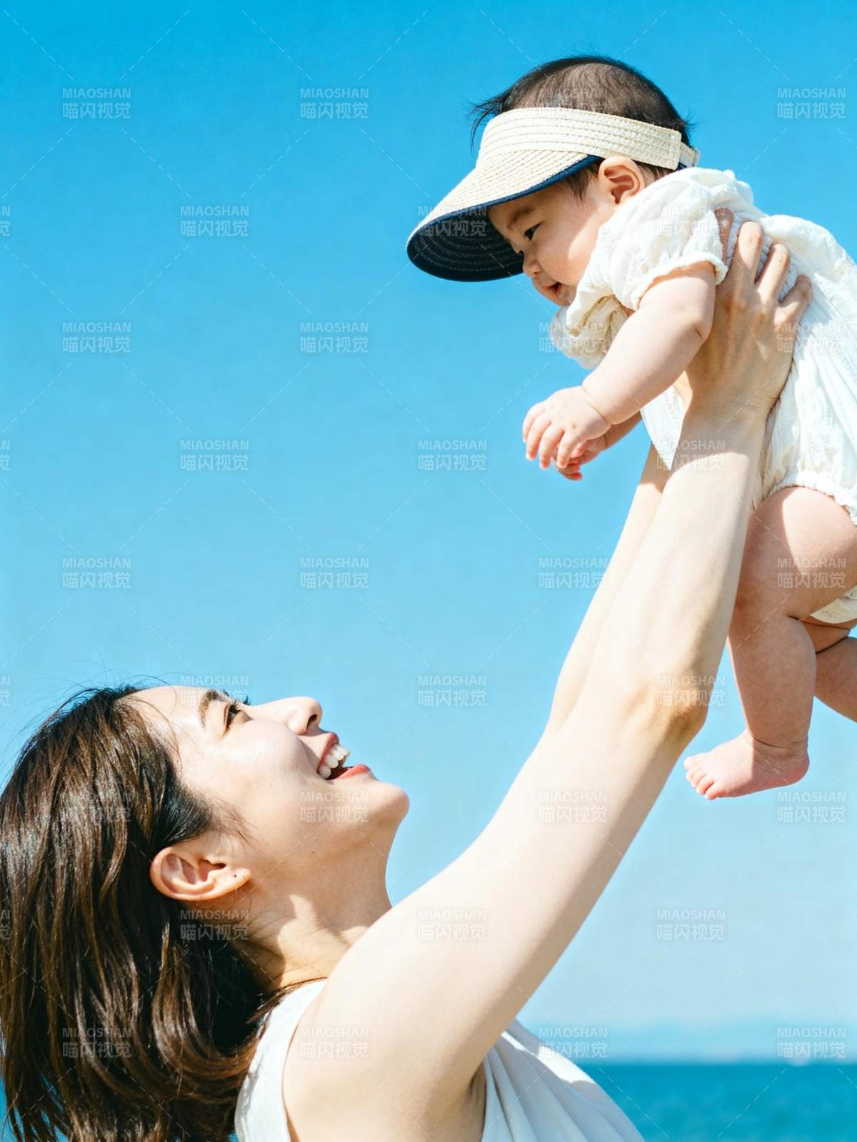 母爱如海 笑迎阳光图片