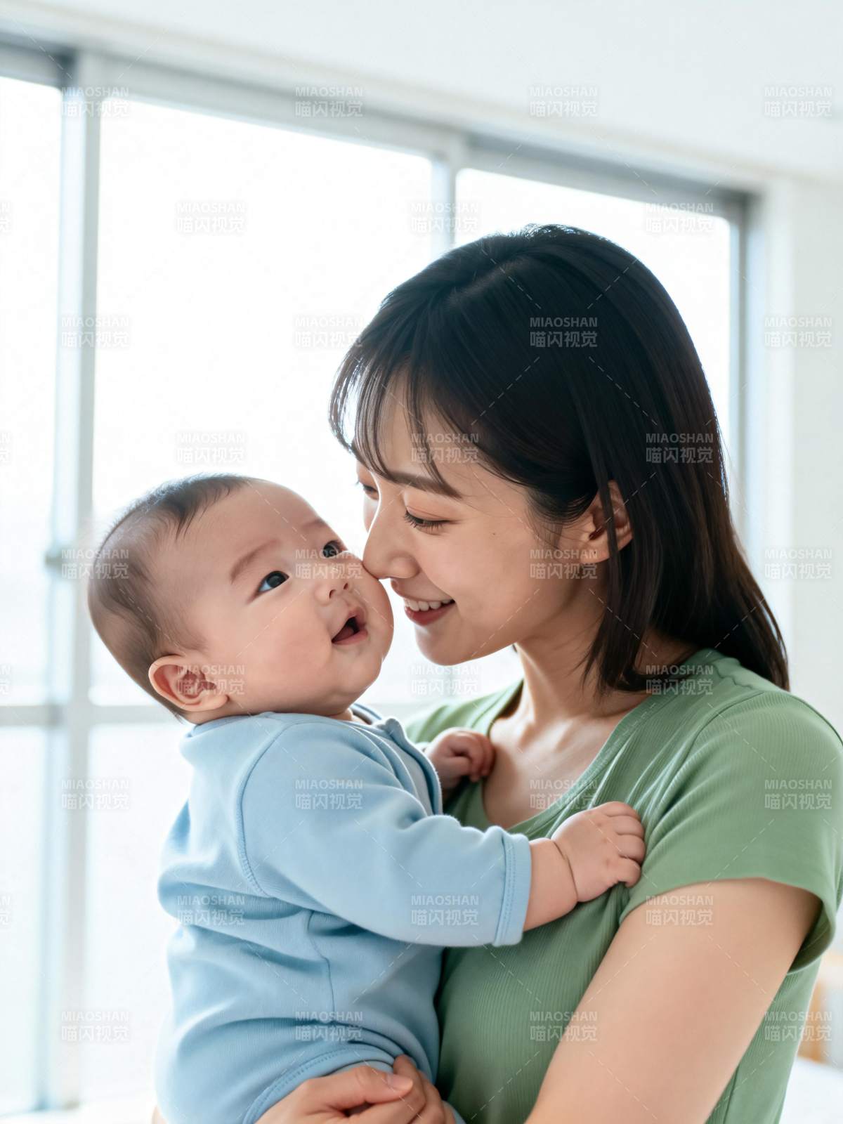 母爱温馨瞬间图片