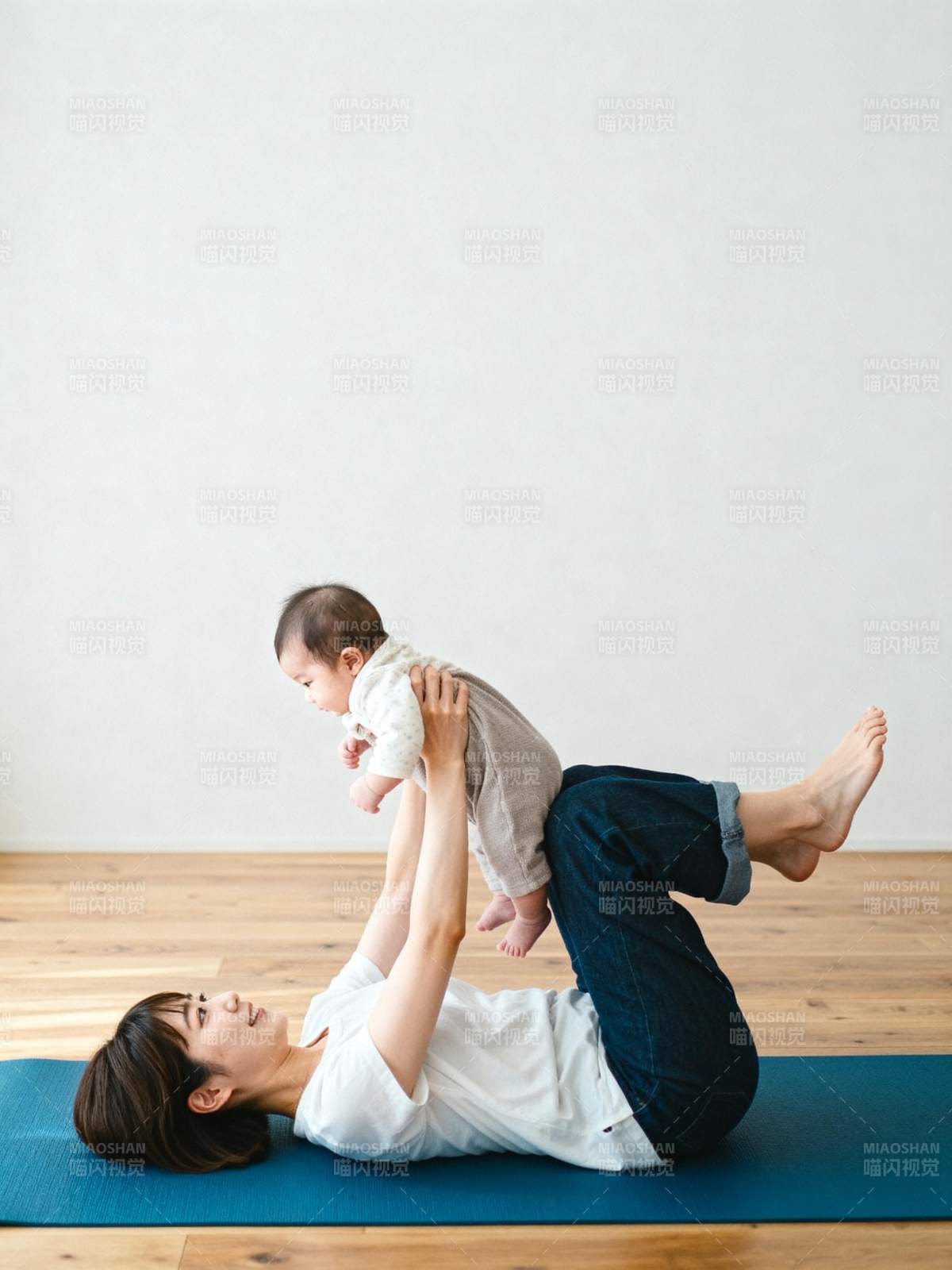 母子瑜伽时光图片