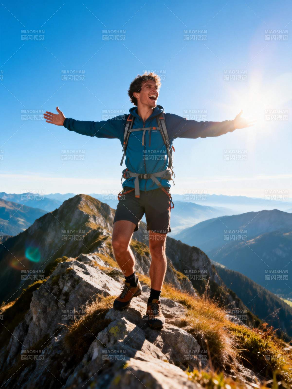 登顶巅峰 拥抱阳光图片