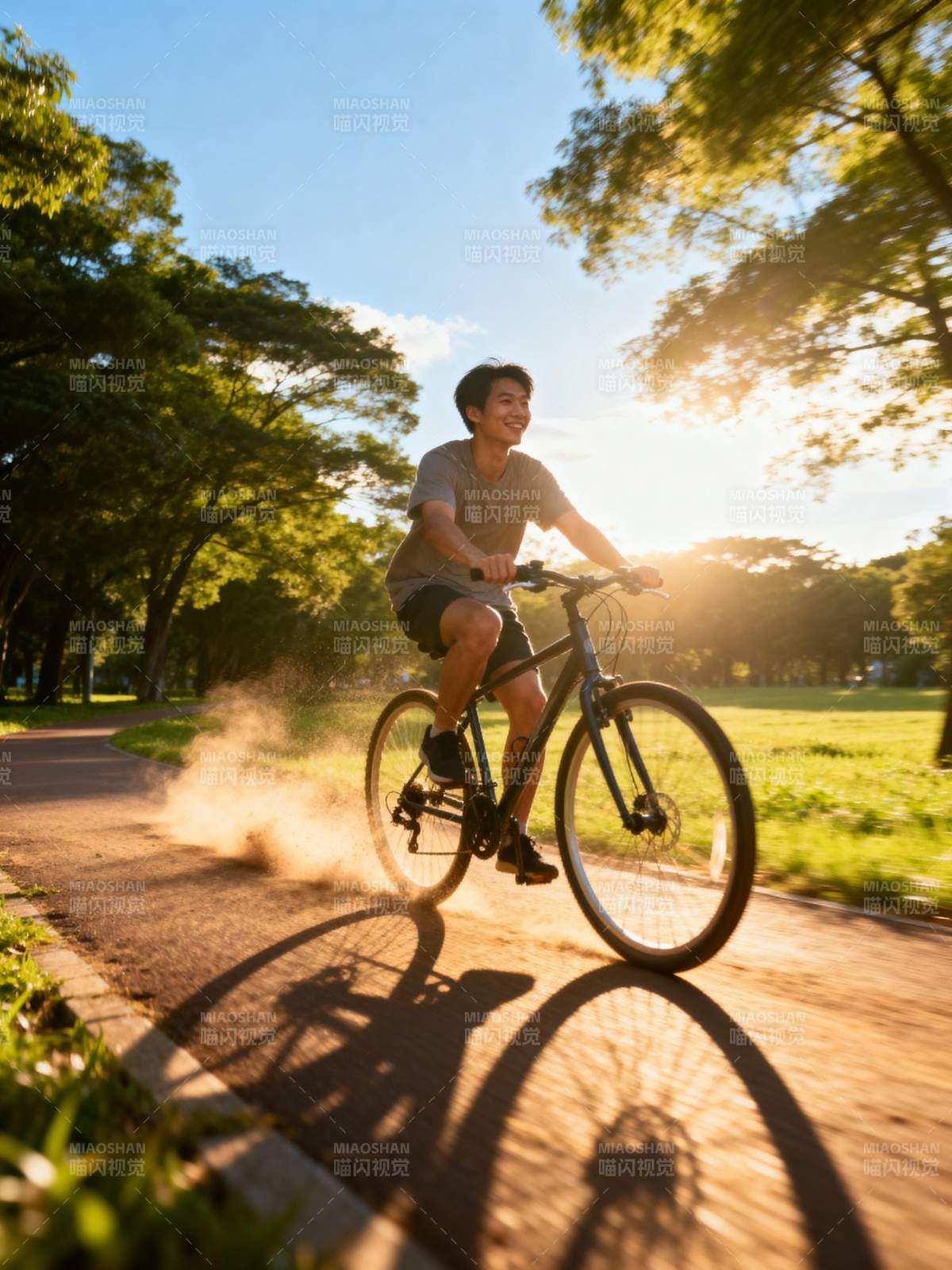 骑行追光 自由畅行图片