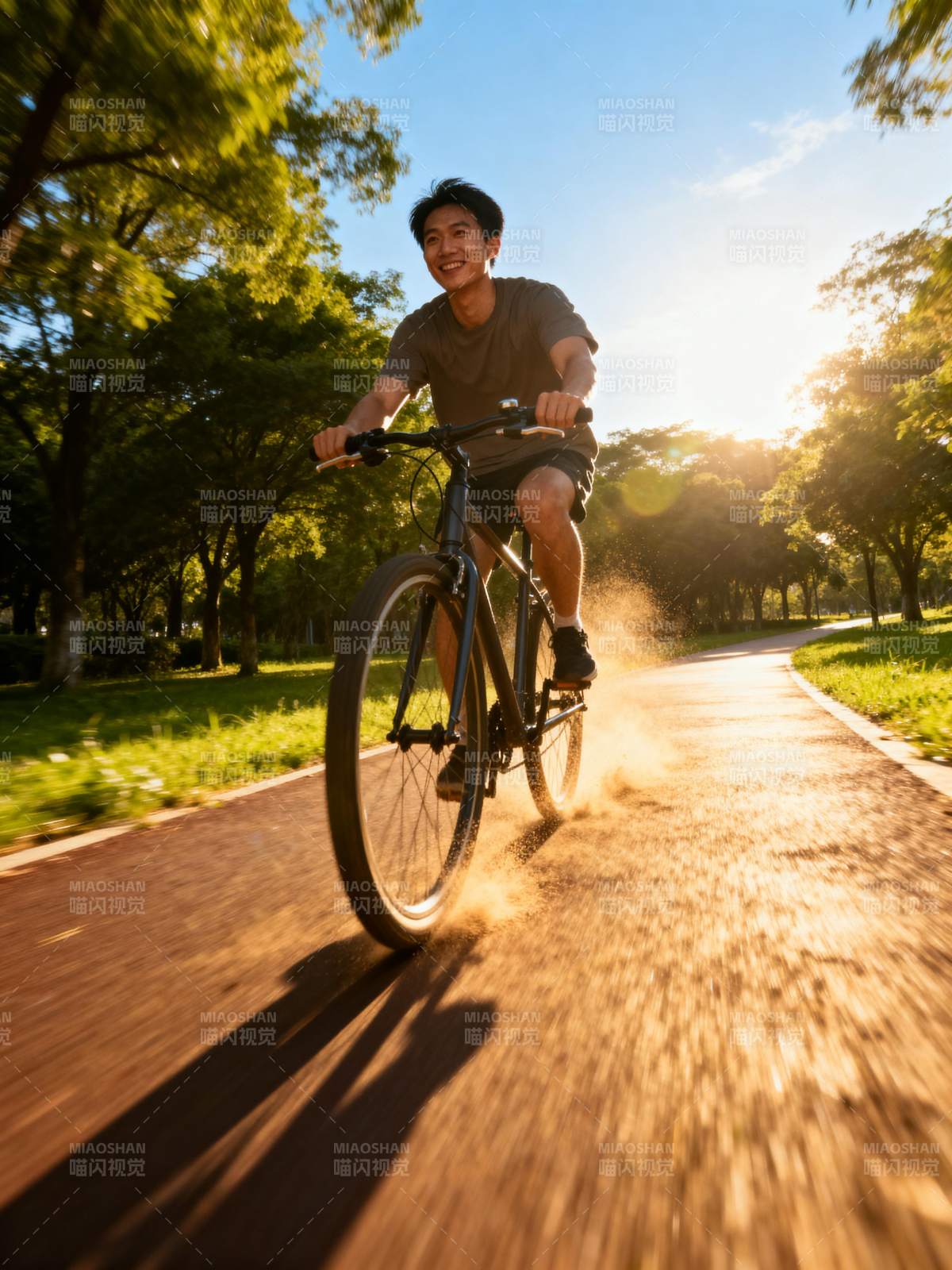 骑行追光图片