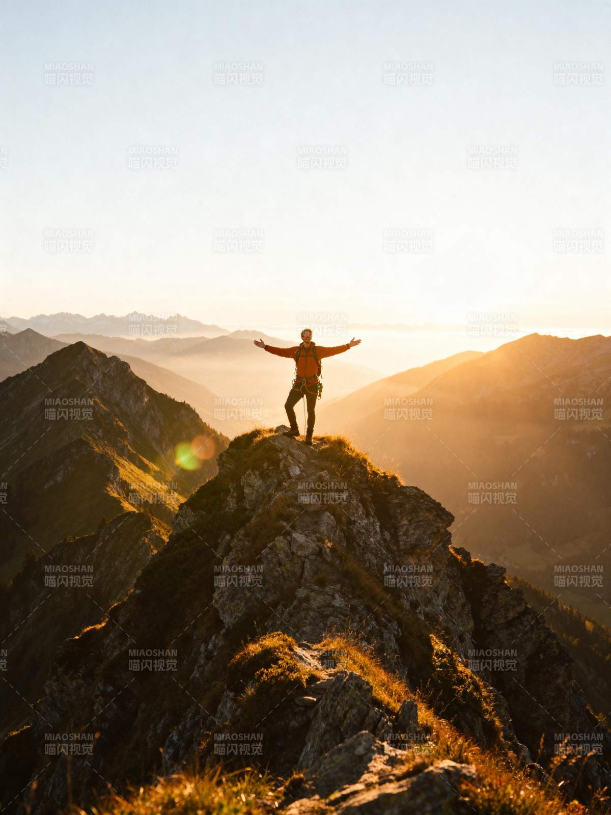 登顶巅峰 拥抱日出图片
