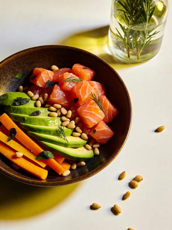 三文鱼牛油果沙拉图片