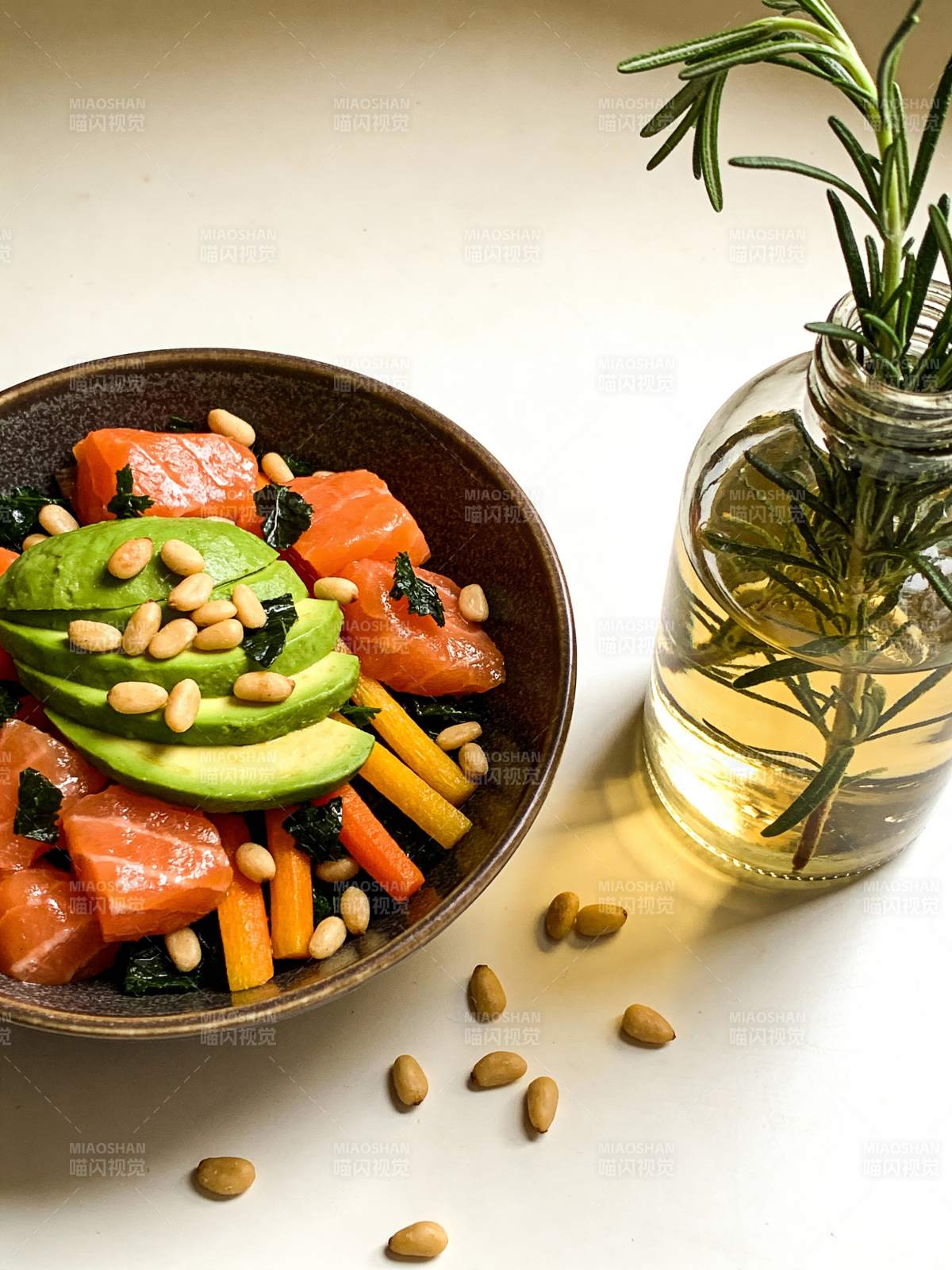 三文鱼牛油果沙拉图片