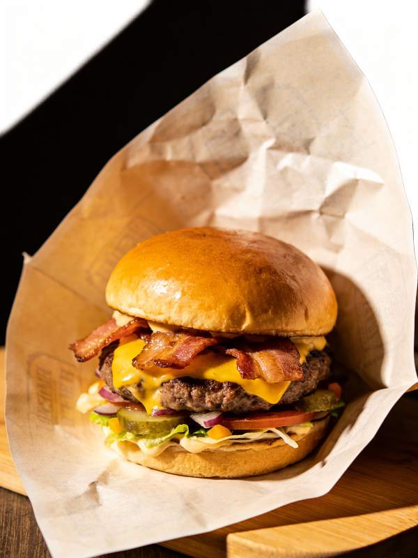 美味培根芝士汉堡图片