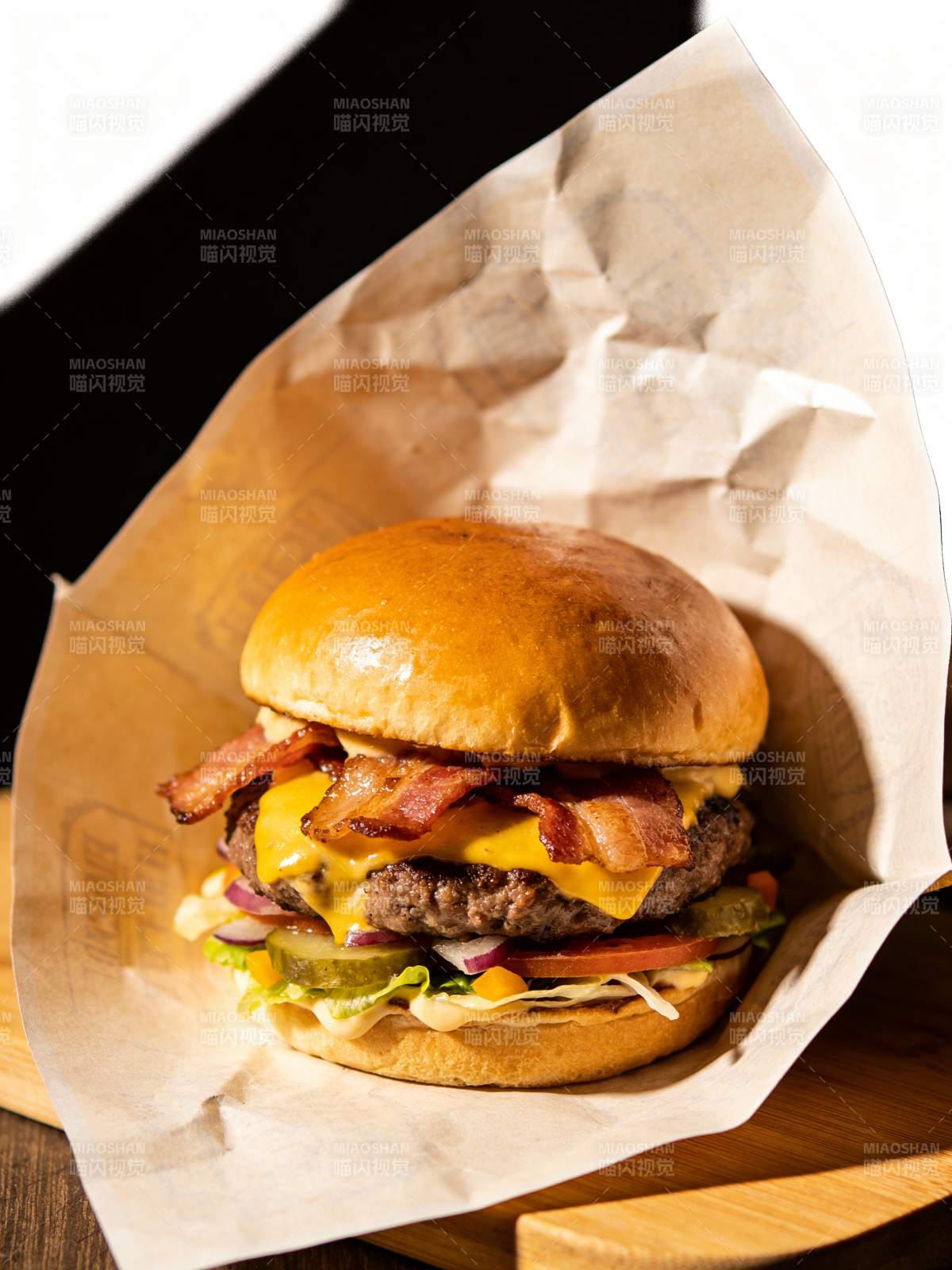 美味培根芝士汉堡图片