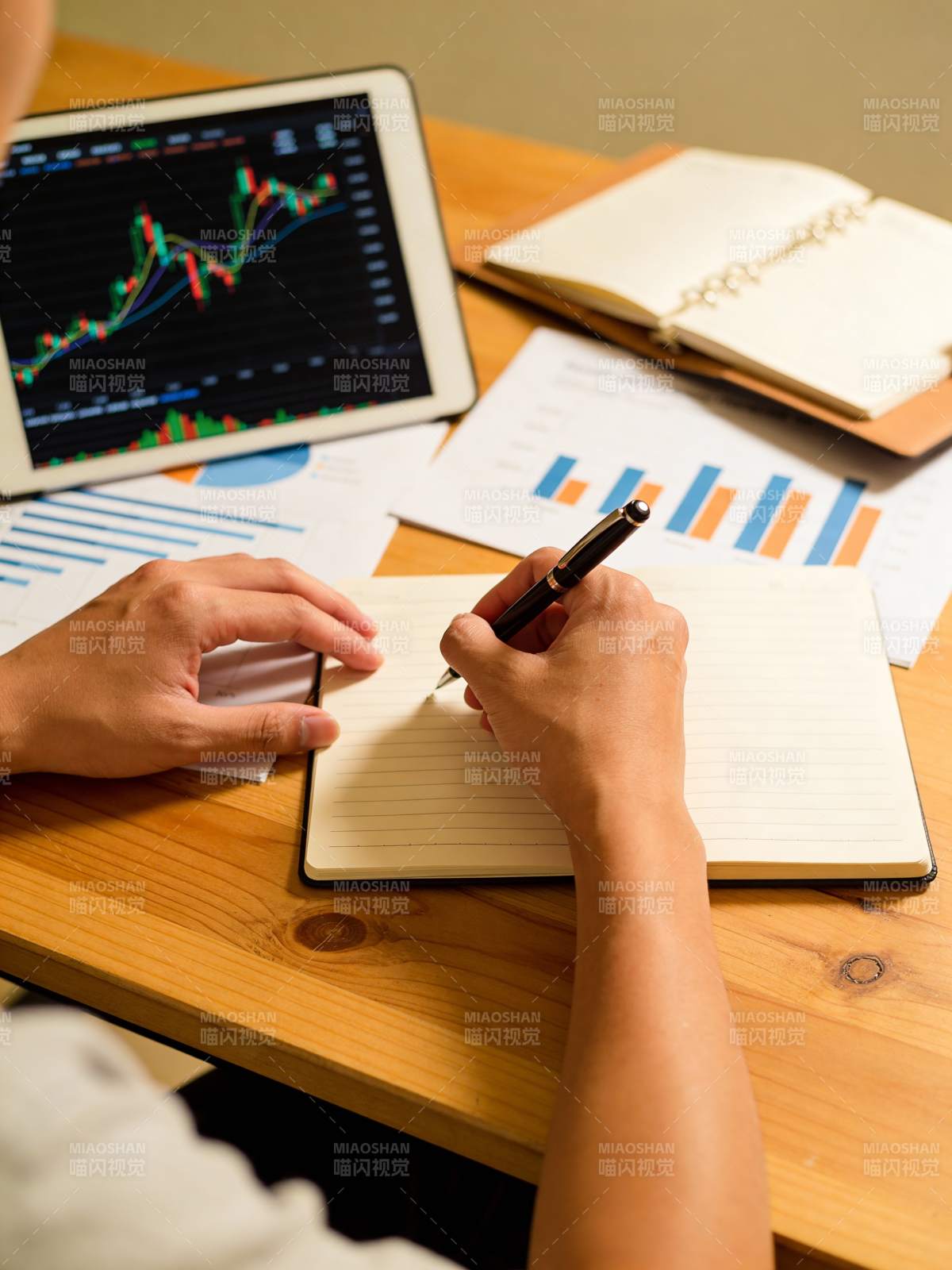 数据分析与记录图片