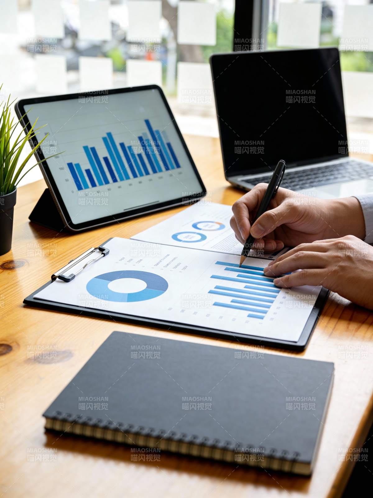 数据分析办公场景图片