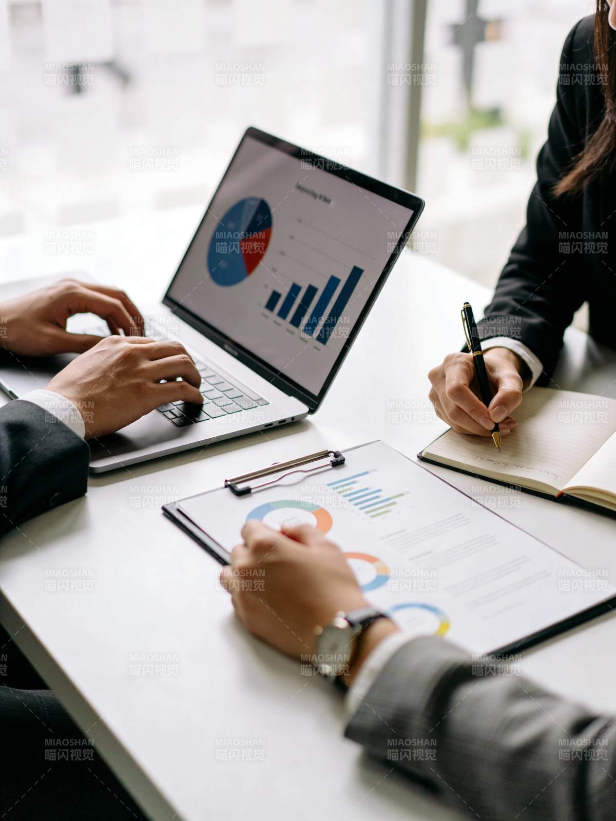 商务会议分析数据图片