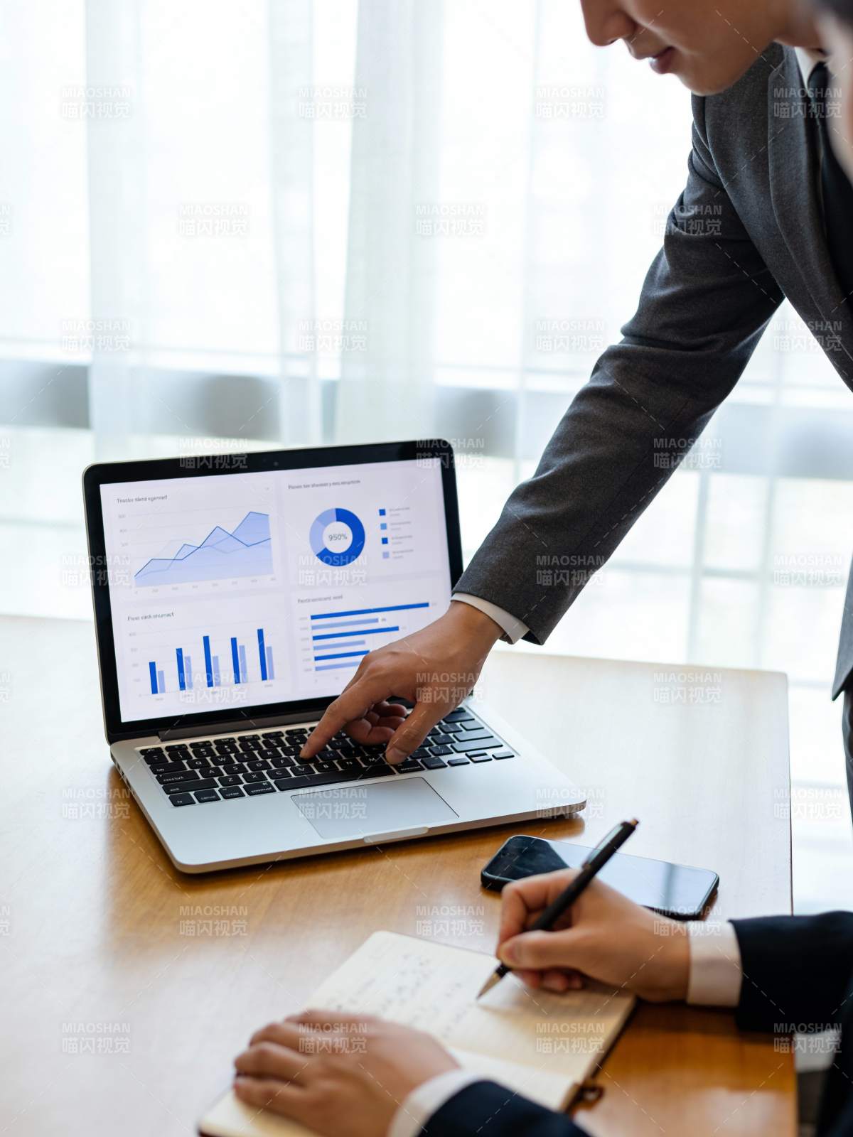 商务会议数据分析图片