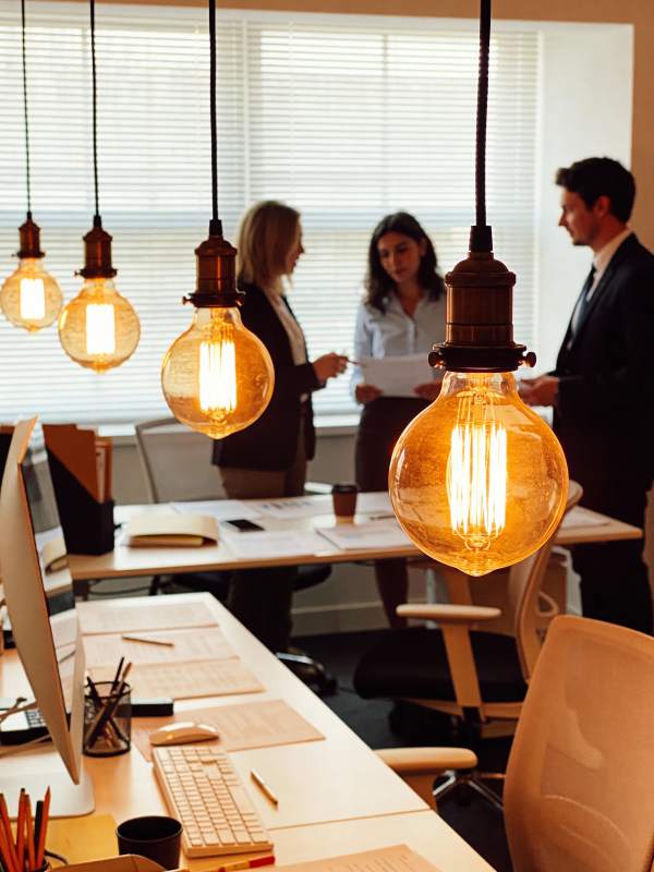 现代办公空间灯光图片