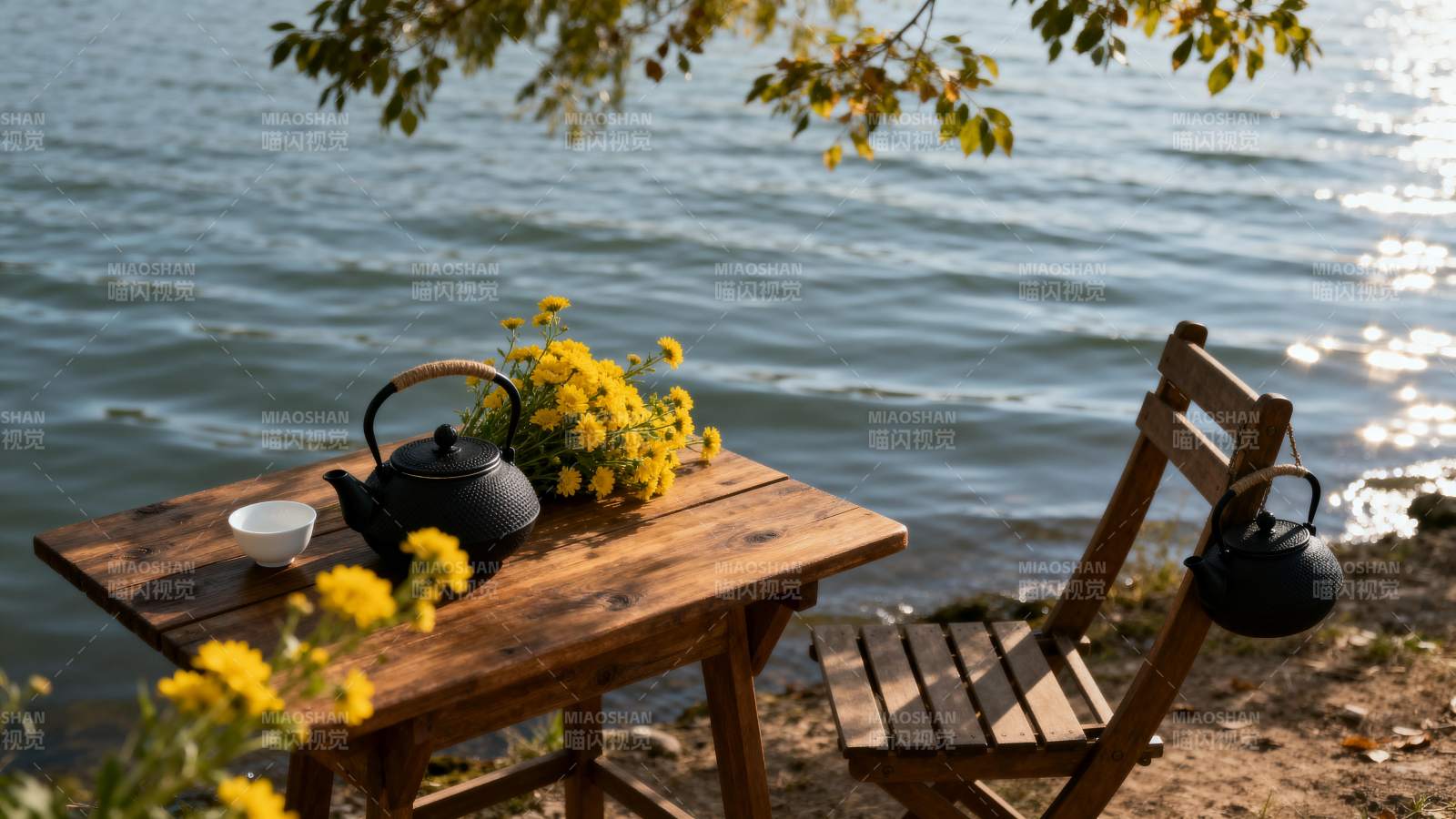 湖畔茶香静谧时光图片