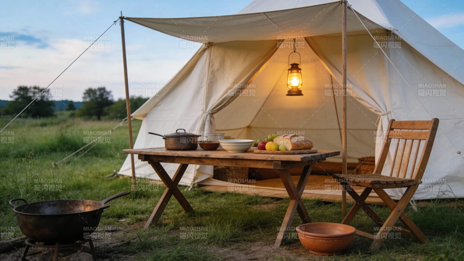 露营帐篷夜景图片