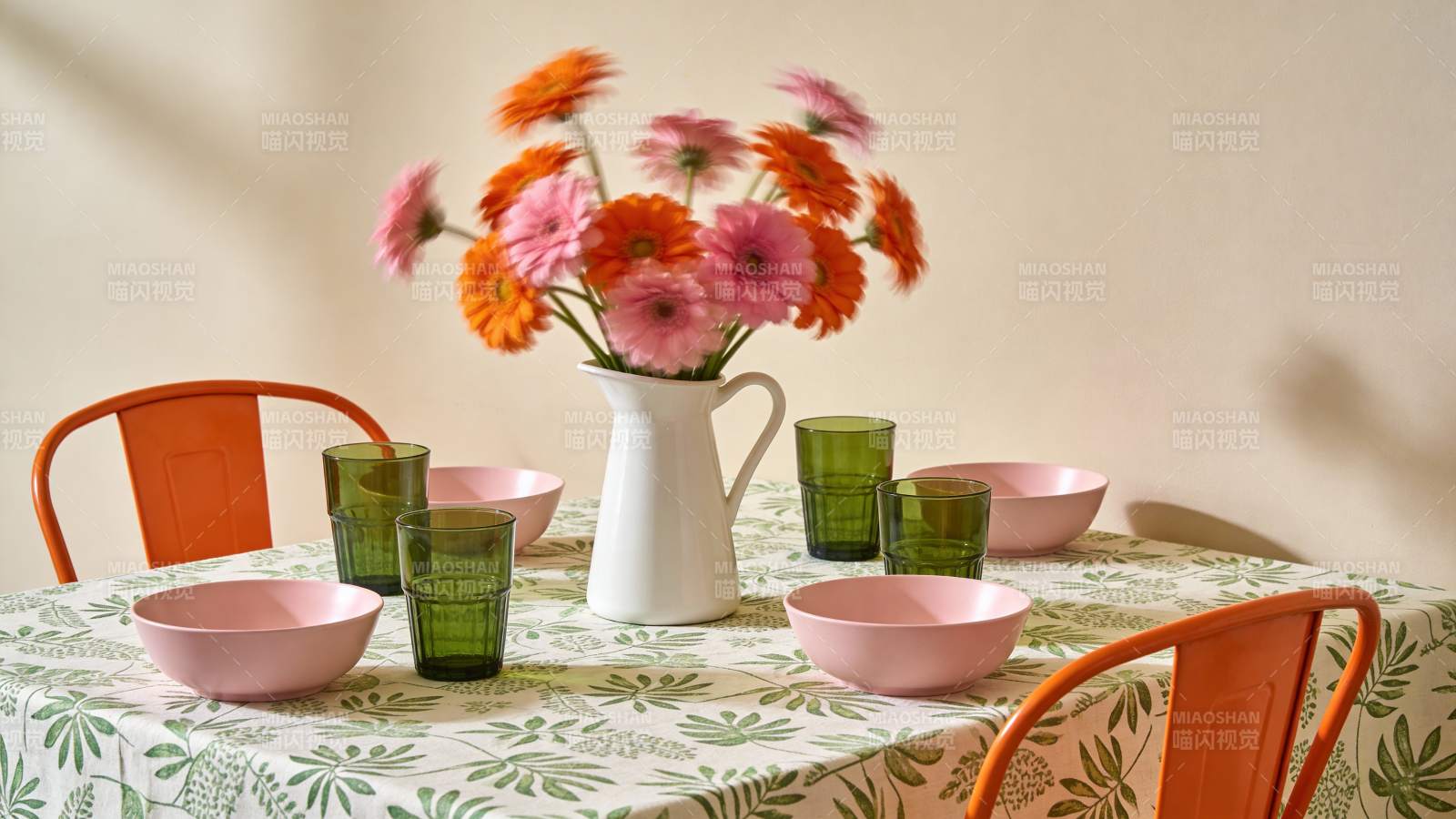 花香餐桌布置图片