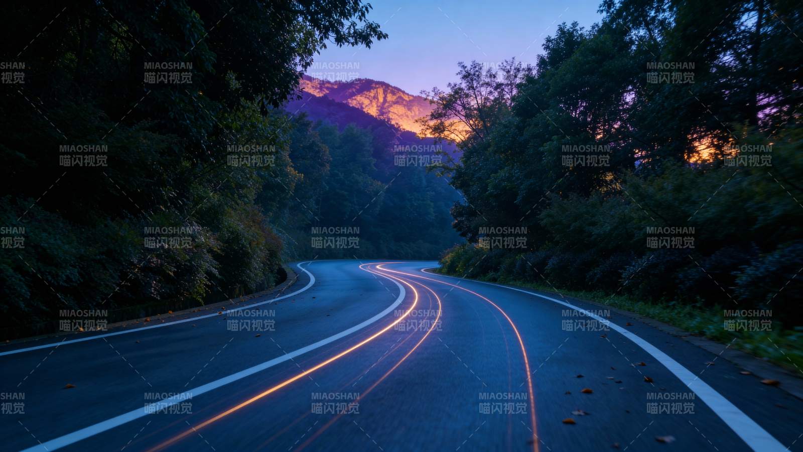 山间暮色公路图片