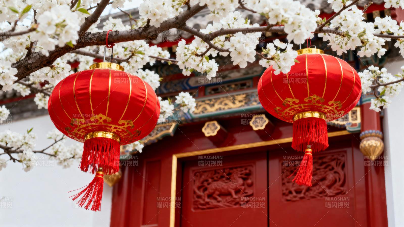 红灯映花春意浓图片