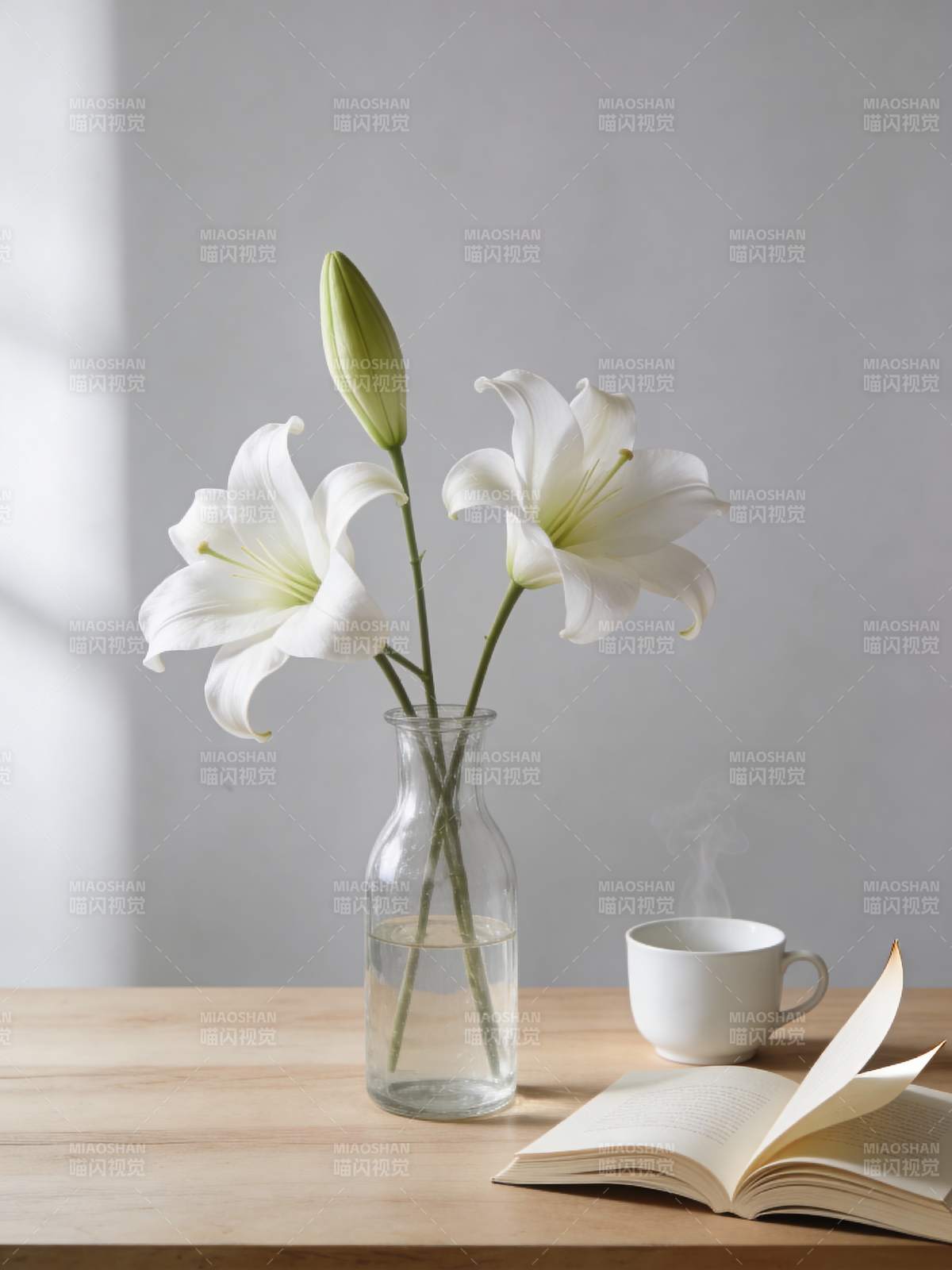 静谧时光 花与书图片