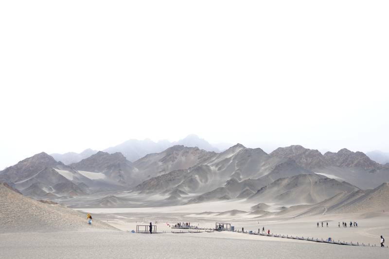 黑独山的远行者图片