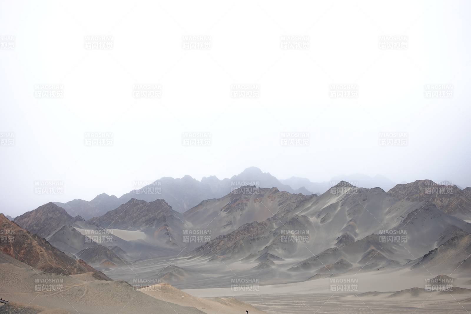 黑独山群山图片