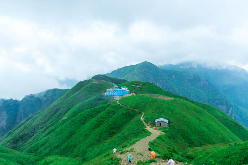 武功山青山云海小屋行图片