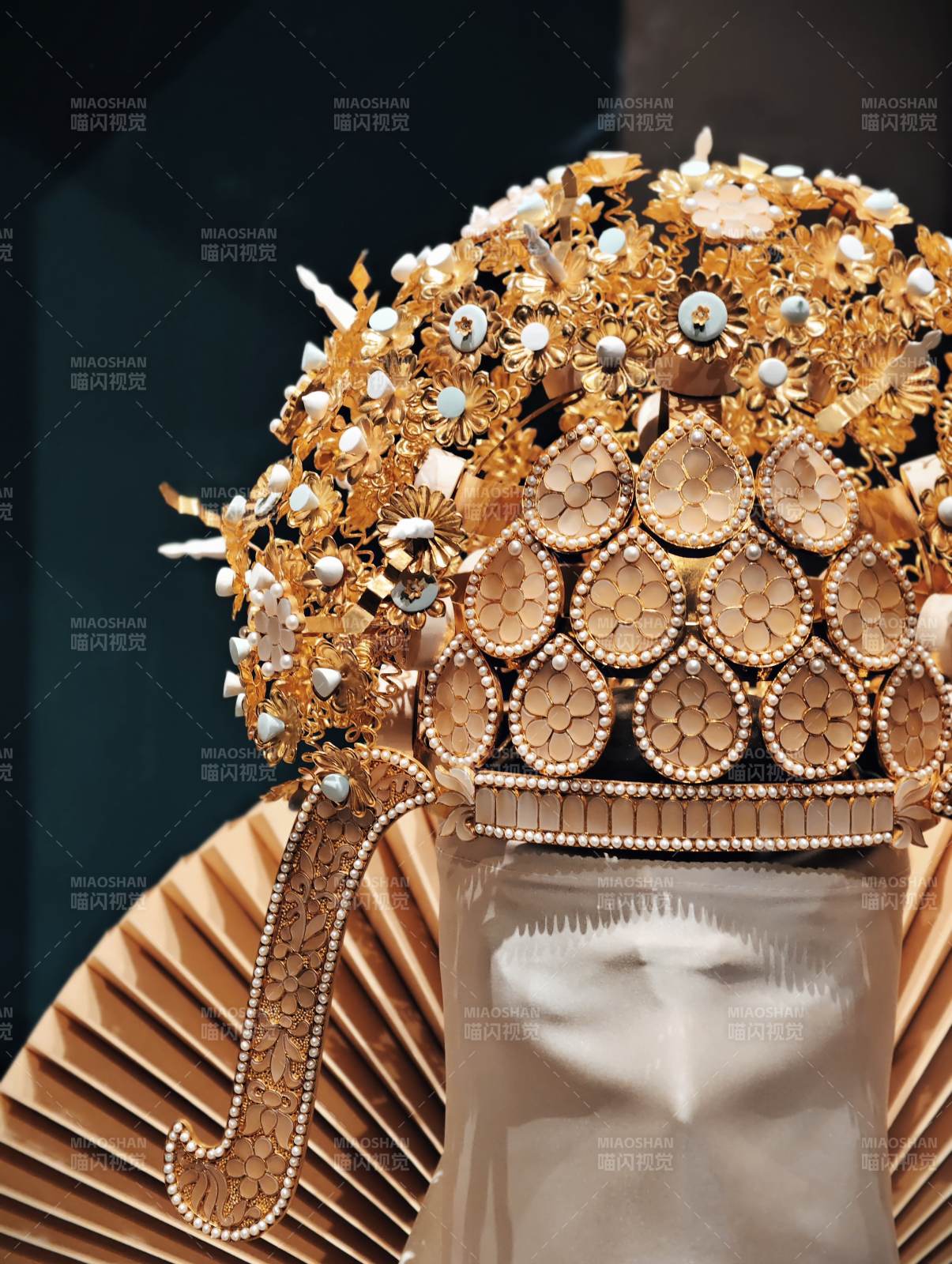 华丽金冠展风采 萧皇后复原冠图片