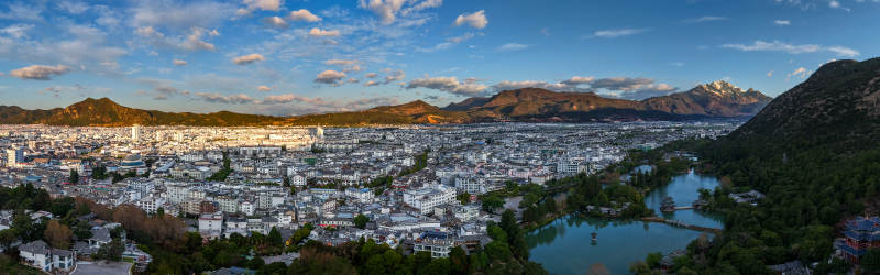 丽江黑龙潭玉龙雪山日照金山全景图图片