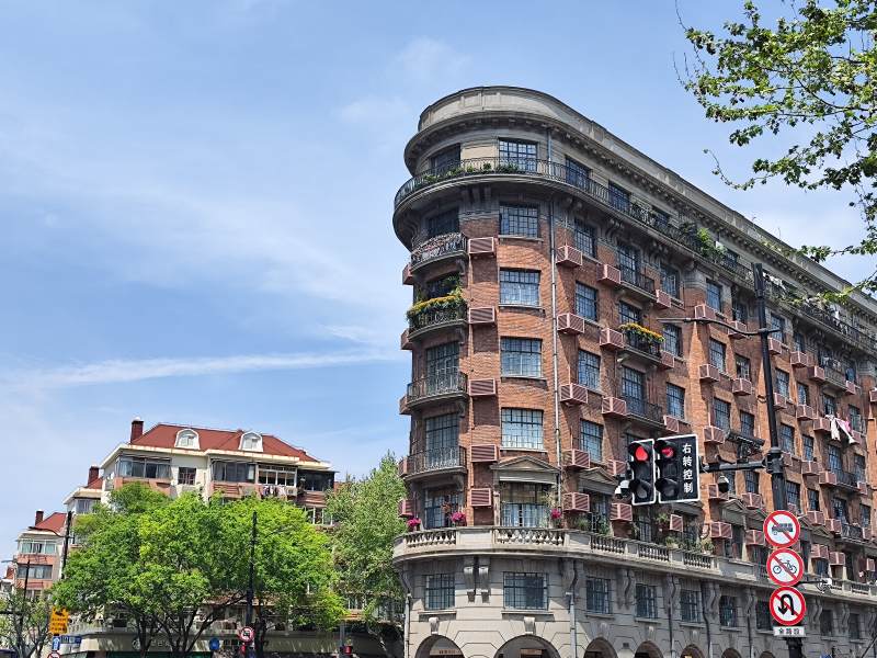 城市街角建筑风光图片