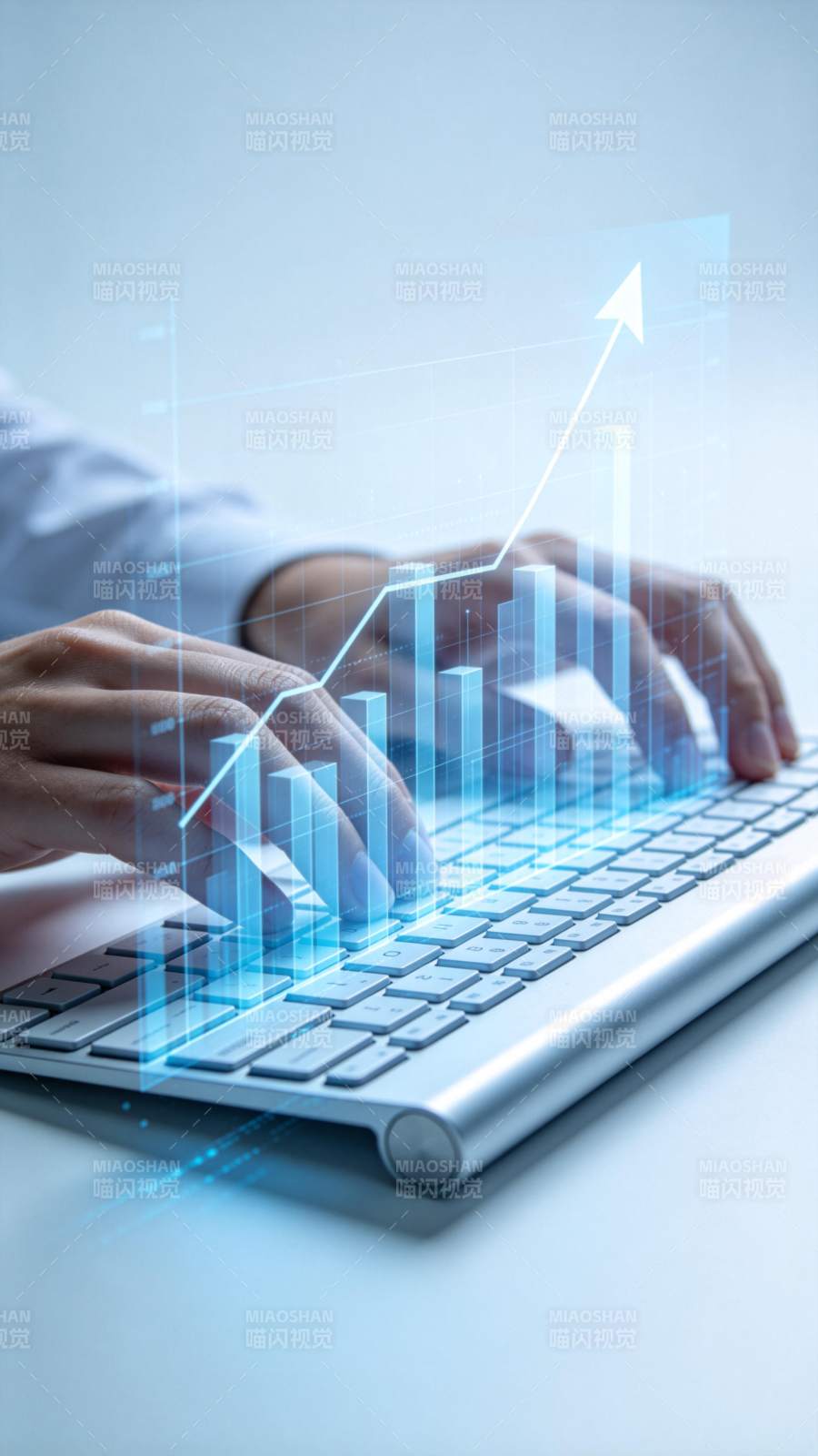 双手操作键盘叠加上升趋势数据图表图片