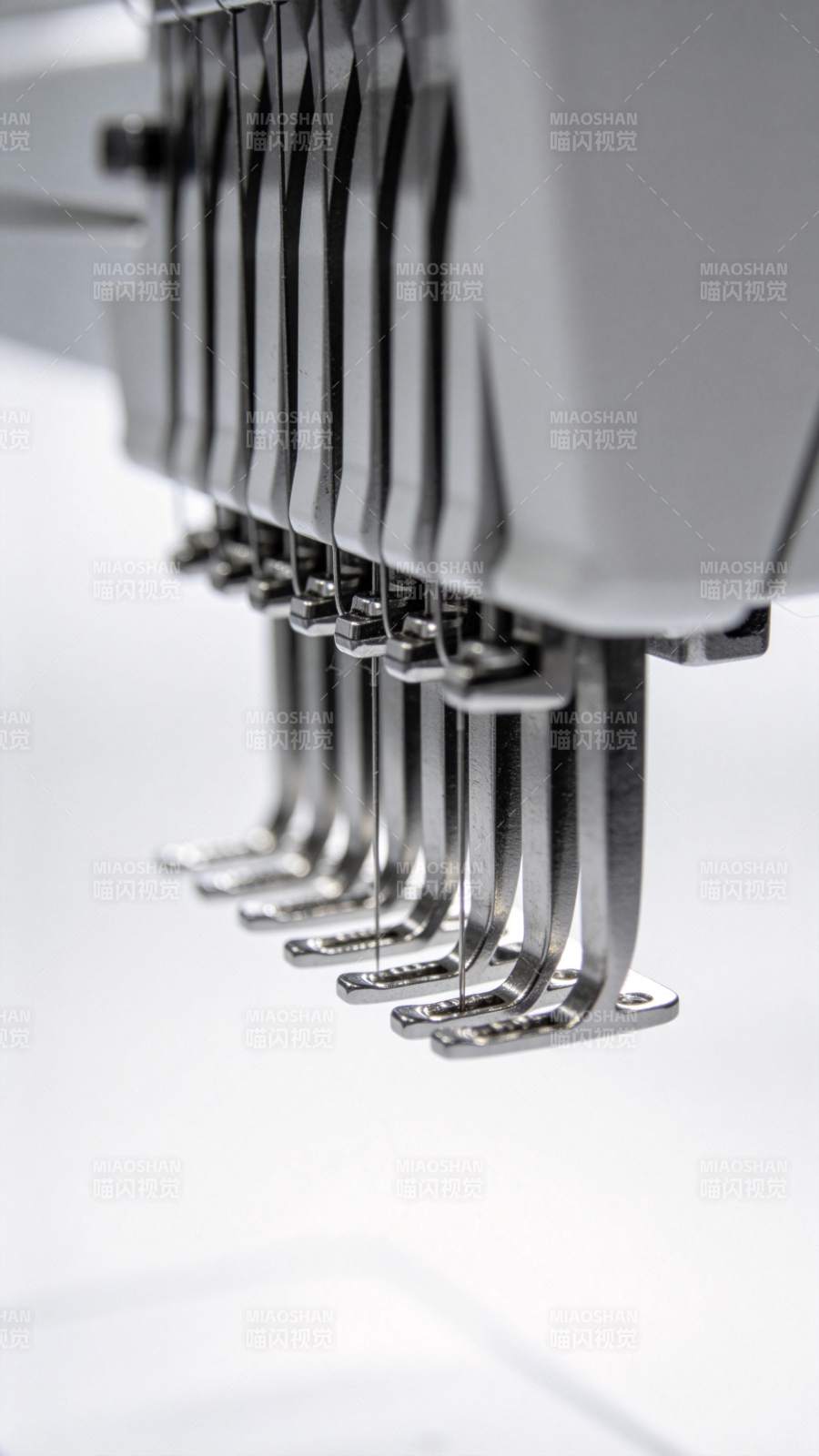 多针缝纫机特写图片