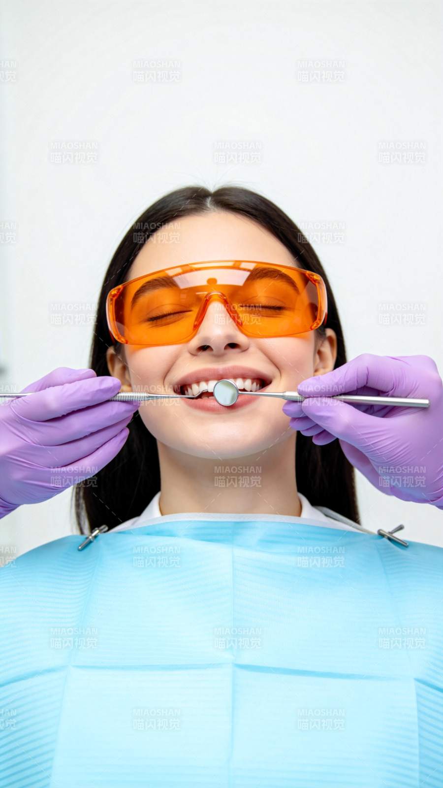 牙科检查微笑瞬间图片