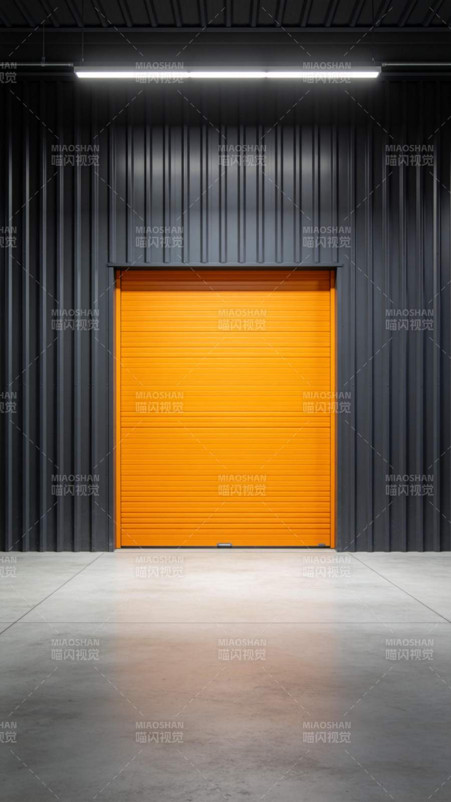 橙色卷帘门工业厂房内部场景图片