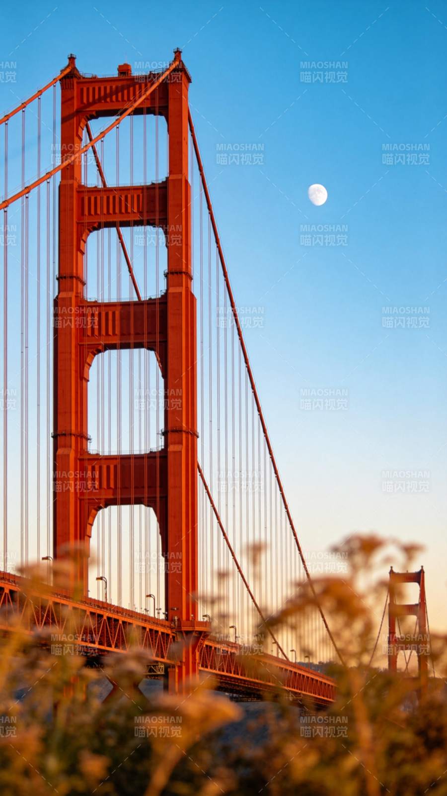 金门大桥月升图片