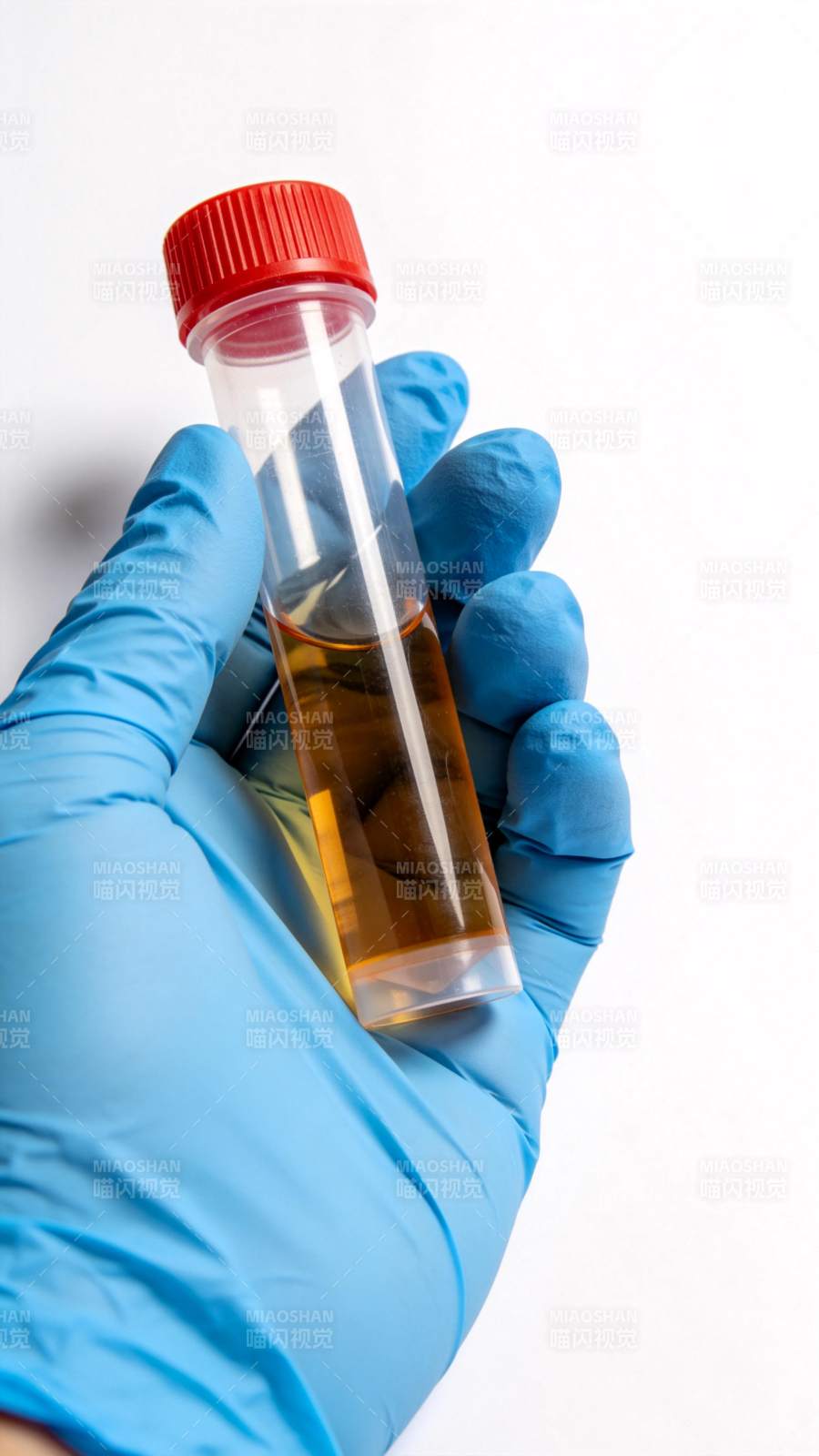 试管中的黄色液体图片