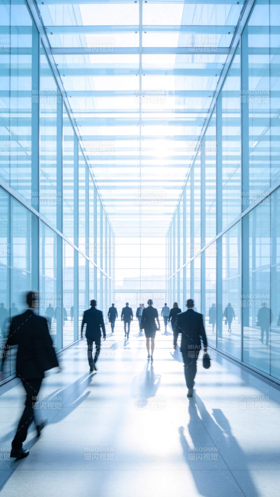 现代办公走廊行影图片