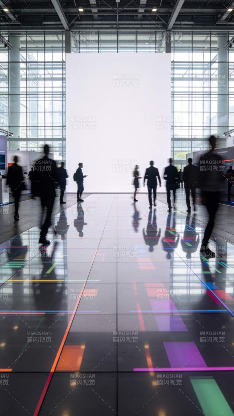 现代展厅光影行图片